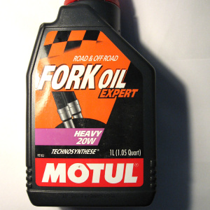 motul-motorcycle-fork-oil-heavy-20w-1-litre-for-road-and-off-road-use-6365-p